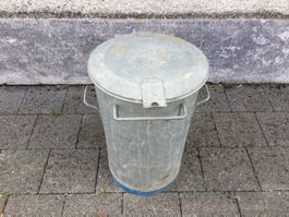 Gebrauchter grosser Ochsner Kerichtkübel für Asche Kericht