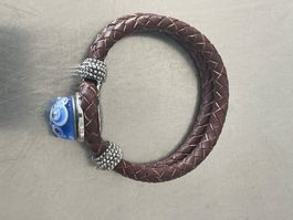 wunderschönes Armband aus Leder und mit einer Glasperle