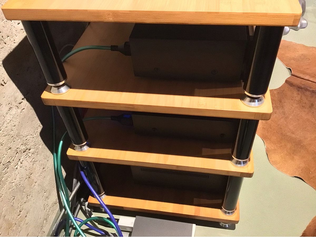 Fixations: Hi-Fi Rack – D'occasion à Sissach par fam_855m 1