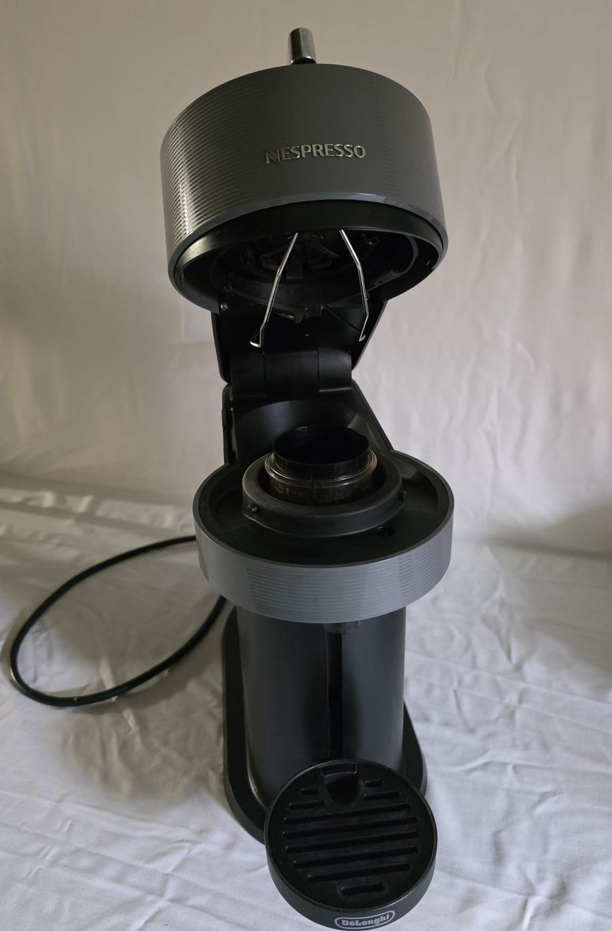 Nespresso Kaffeemaschinen & Espressomaschinen: Nespresso Vertuo Next DeLonghi – Gebraucht aus Altstätten SG von ARCHITECTURE_RADICAL 1
