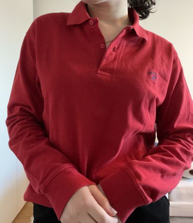 Rotes Langarmshirt