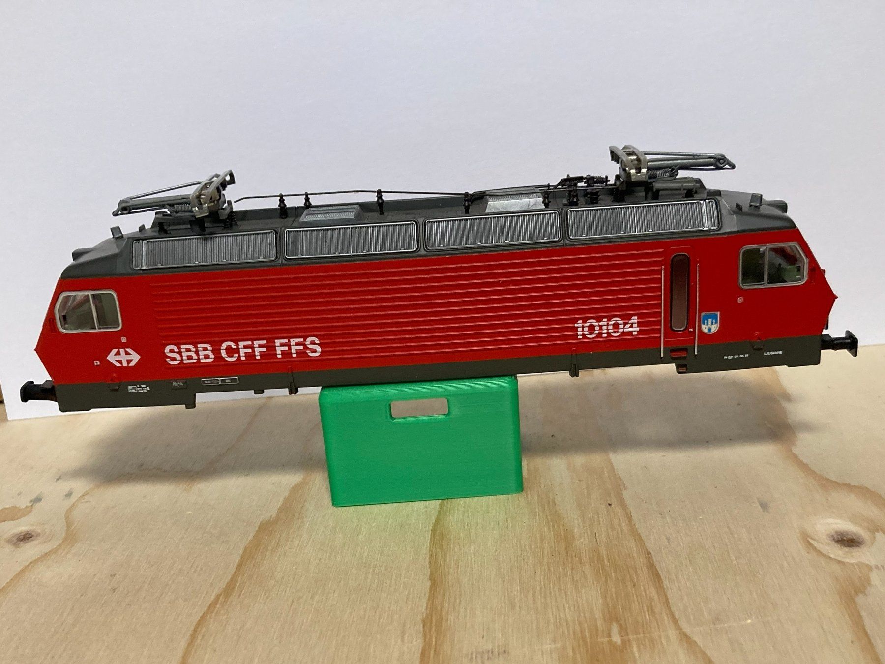 Roco Modellini di ferrovie: Gehäuse zu Roco Re 4/4 IV SBB – Usato da Ebmatingen venduto da salt02