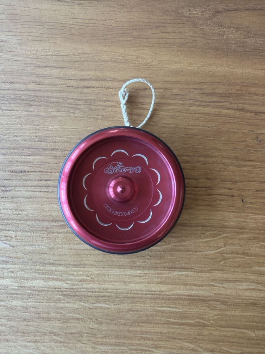 Jouets: YoYo "cube-yo" Moonster Aluminium Rot gebraucht – D'occasion à Gutenswil par tim_7xzw