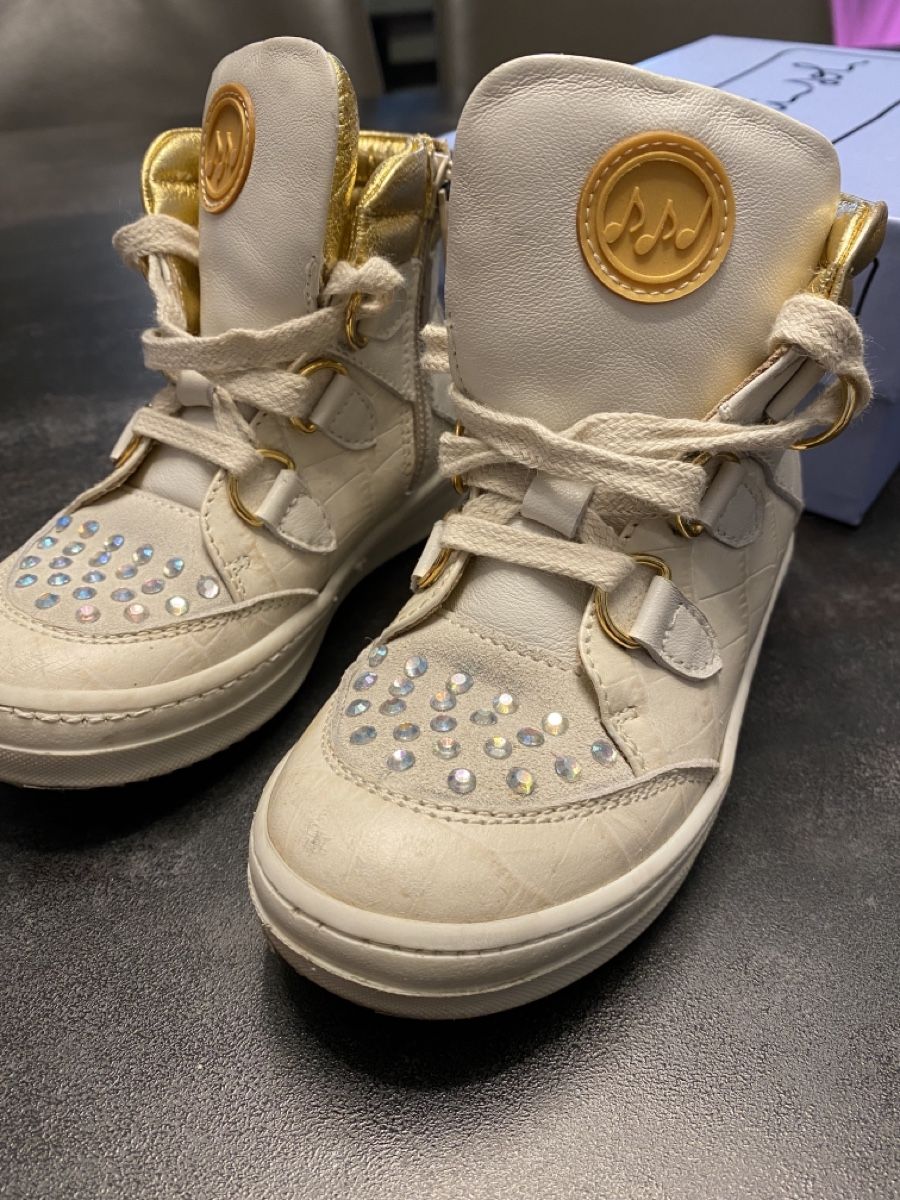 Scarpe per ragazze: Schuhe Mädchen Grösse 24 – Usato da Rapperswil SG venduto da nina_201306 1