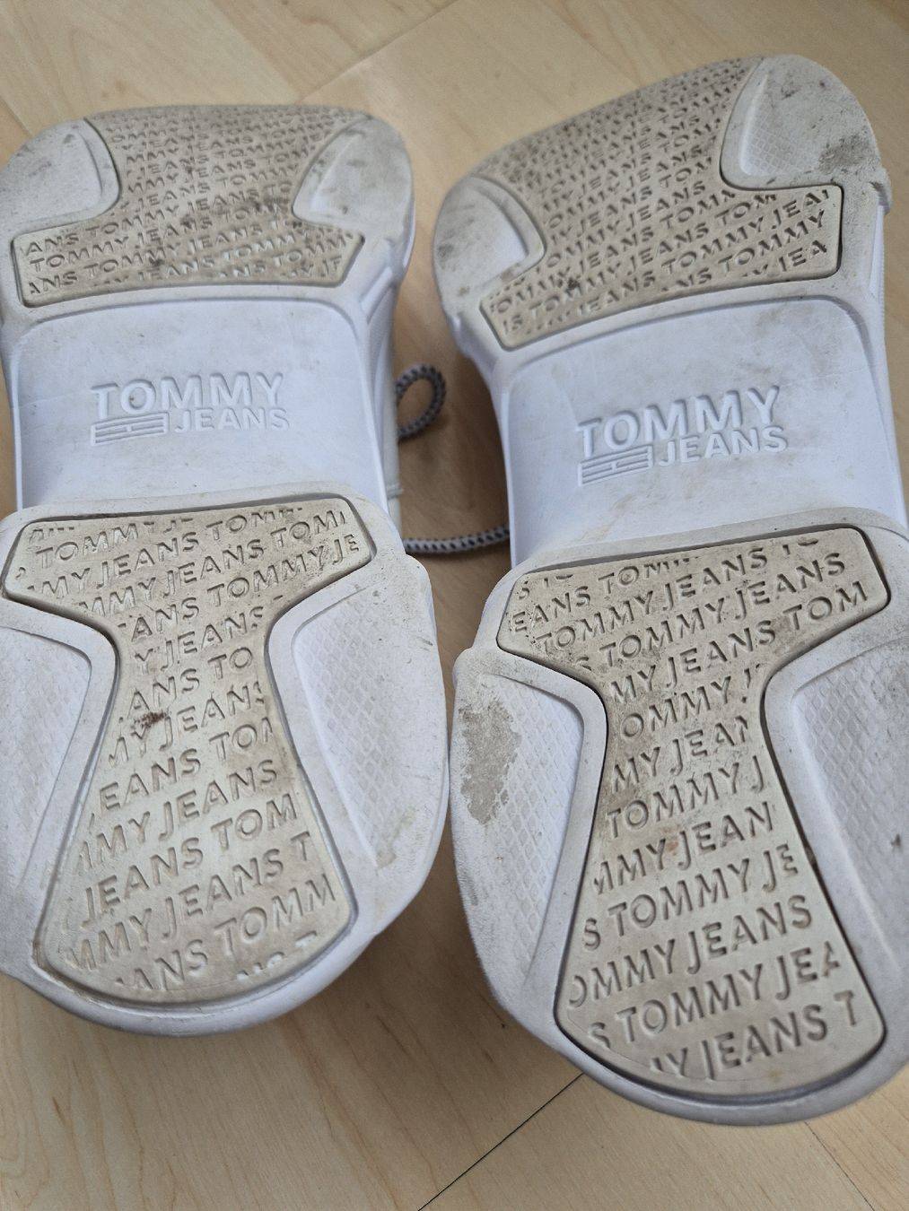 Tommy Hilfiger Scarpe da donna: Tommy Jeans Sneaker Chunky Plateau Gr.40 – Usato da Rotkreuz venduto da tat_8zds 4