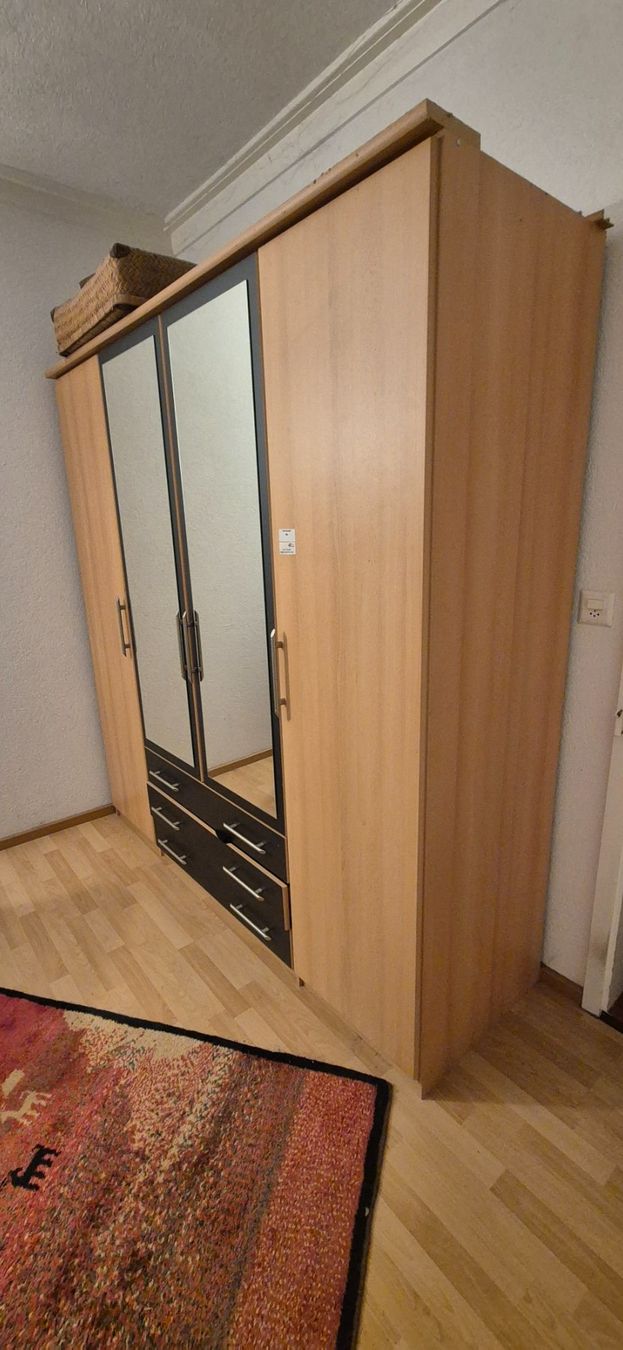 Schränke: Kleiderschrank 4türig – Gebraucht aus Belp von Freca 1
