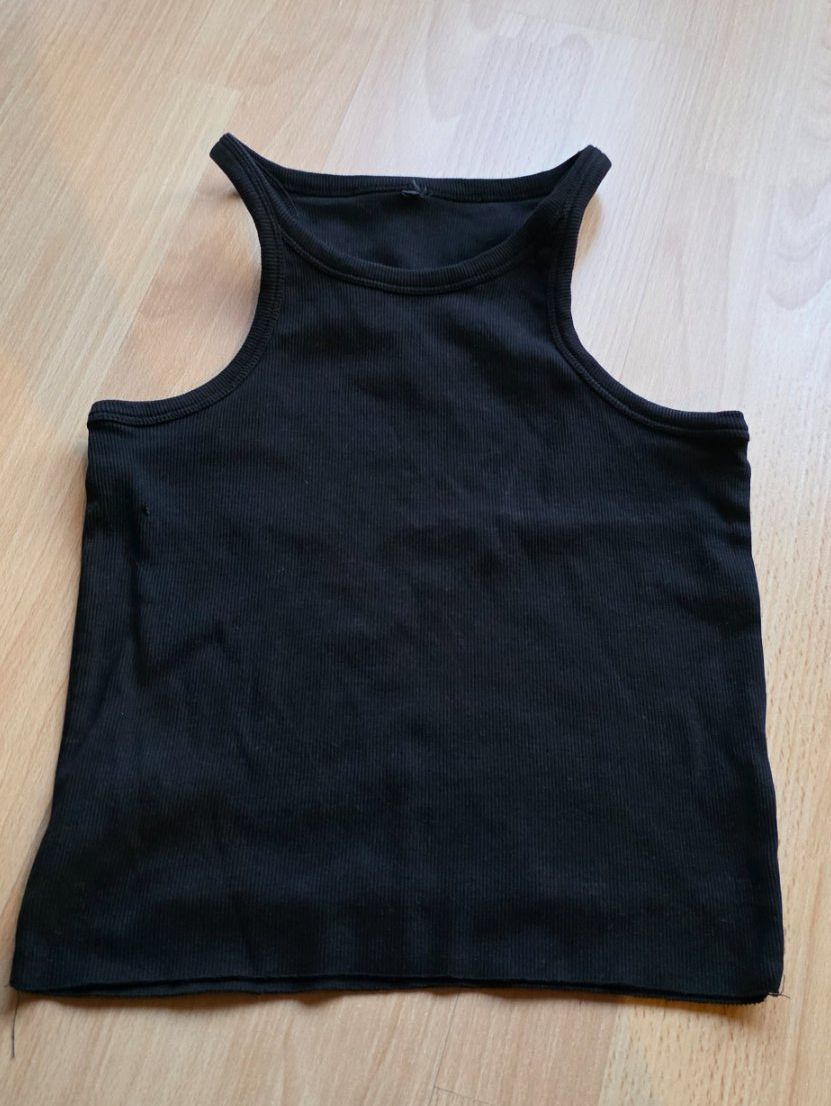 Top: Schwarzes Tank Top Rippstrick – Usato da Niederbipp venduto da Tamara15101995