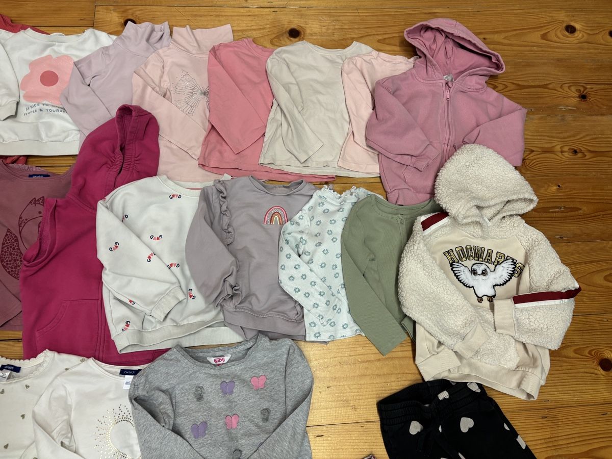 Lotti & Set di vestiti: Kleiderpaket Mädels, Grösse 98/104 – Usato da Büren an der Aare venduto da Nikito2001 2
