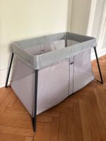 BabyBjörn Travel Crib Light Reisebett mit zwei Fixleintücher