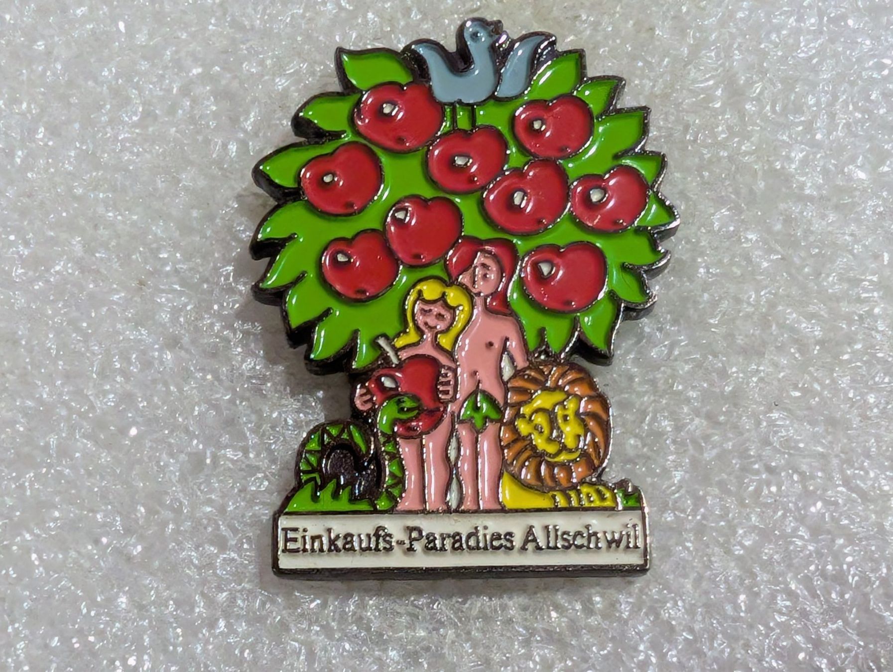 Placchette & Badge: Ansteckpin 222: Einkaufs Paradies Allschwil – Usato da Oppligen venduto da Pin-Fall-Shop