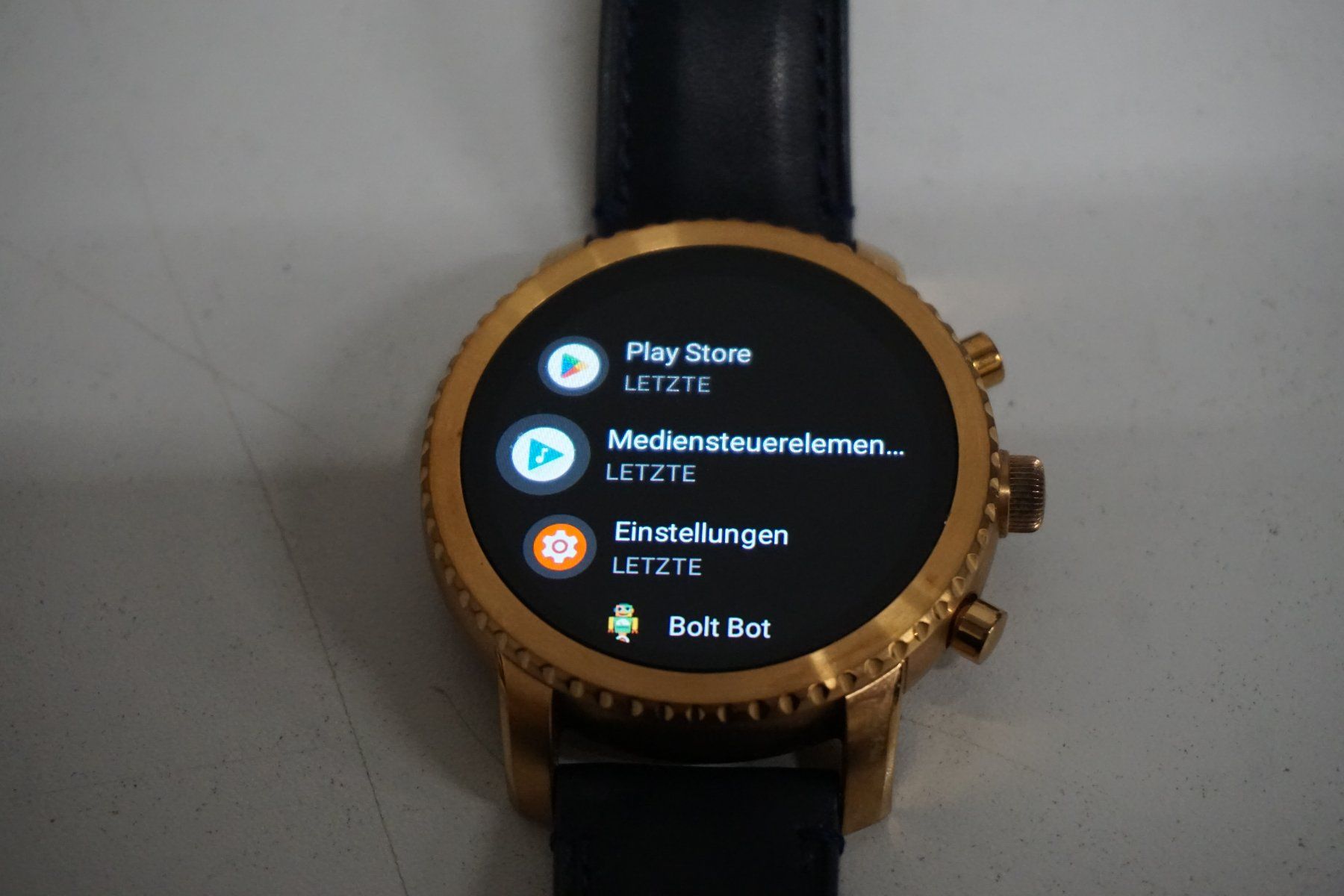 Fossil Smartwatch: Fossil Q Explorist  Smartwatch 44mm - Top – Gebraucht aus Basel von David25 8