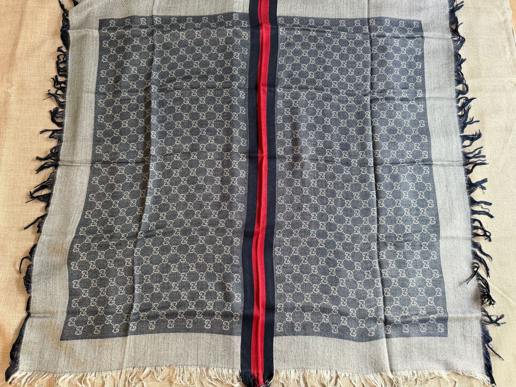 Gucci Altro abbigliamento per bambino: Gucci Schal für Kinder – Nuovo (secondo la descrizione) da Zollikofen venduto da Danijela1983