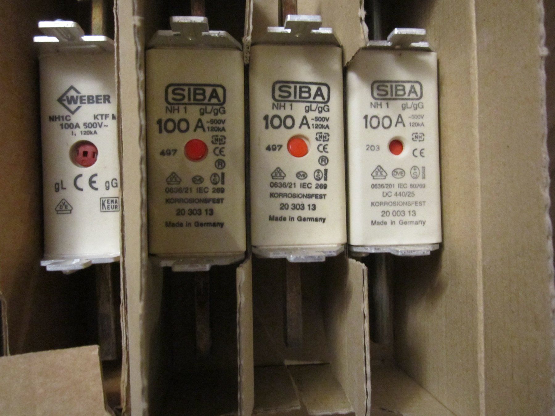 Componenti elettronici: NH Sicherungen Gr.1 100Amp. 7 Stk. – Nuovo (secondo la descrizione) da Zuchwil venduto da Bobi11 2