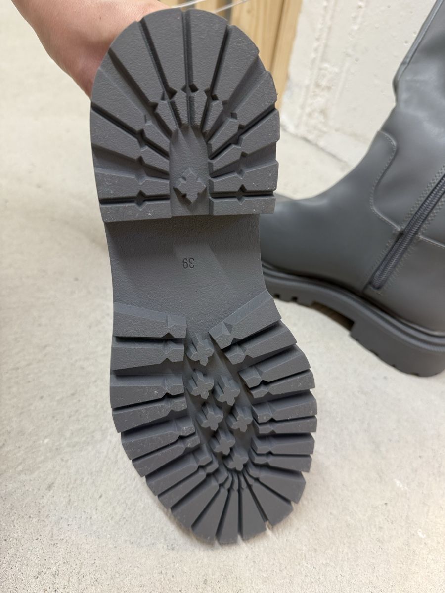 Monki Damenschuhe: Stiefel – Neu und originalverpackt aus Kriens von g_b_mk7j 6