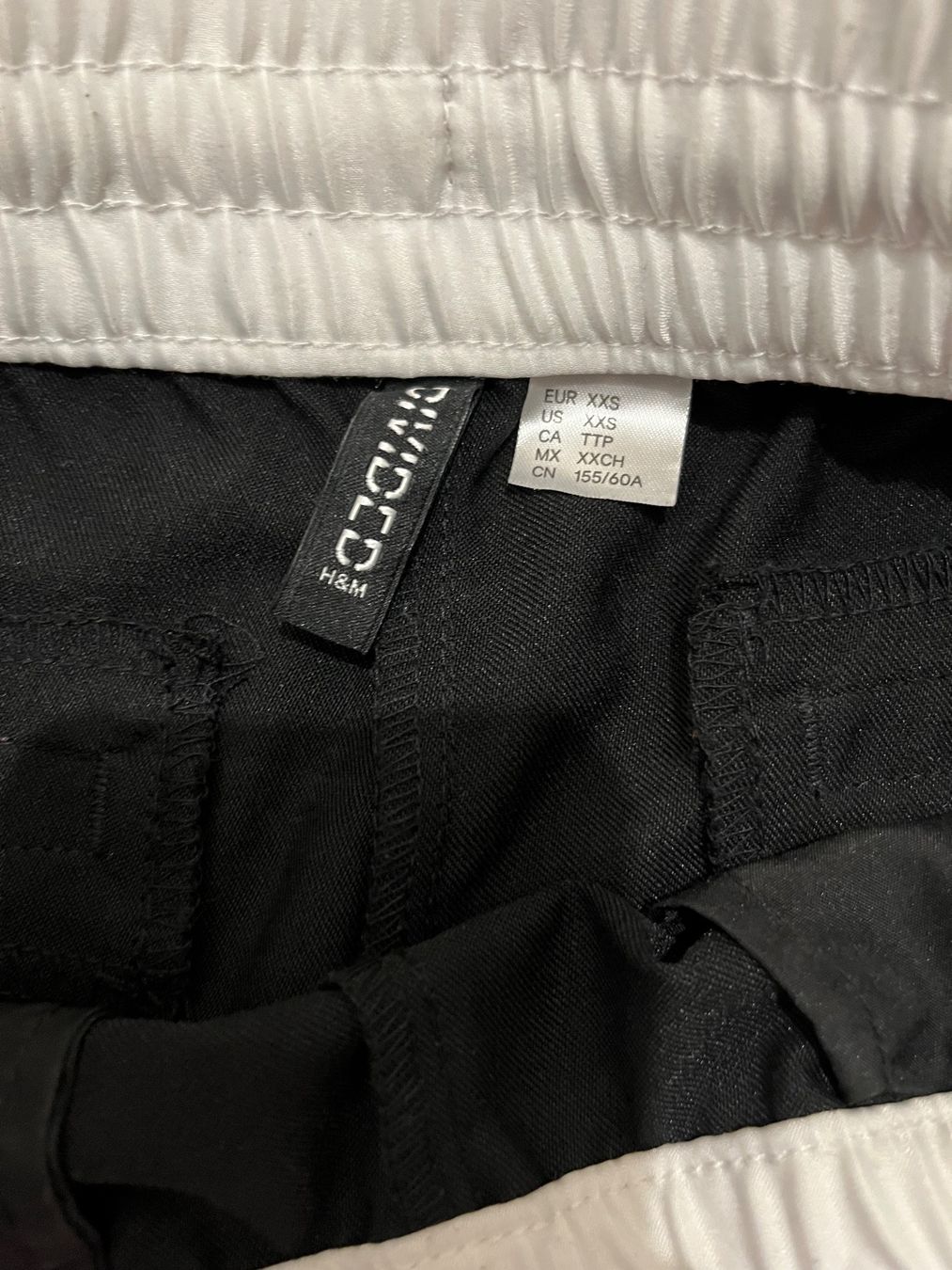 H&M Pantaloni: New pants  H&M size S – Nuovo (secondo la descrizione) da Chêne-Bougeries venduto da Seetooyoo 1