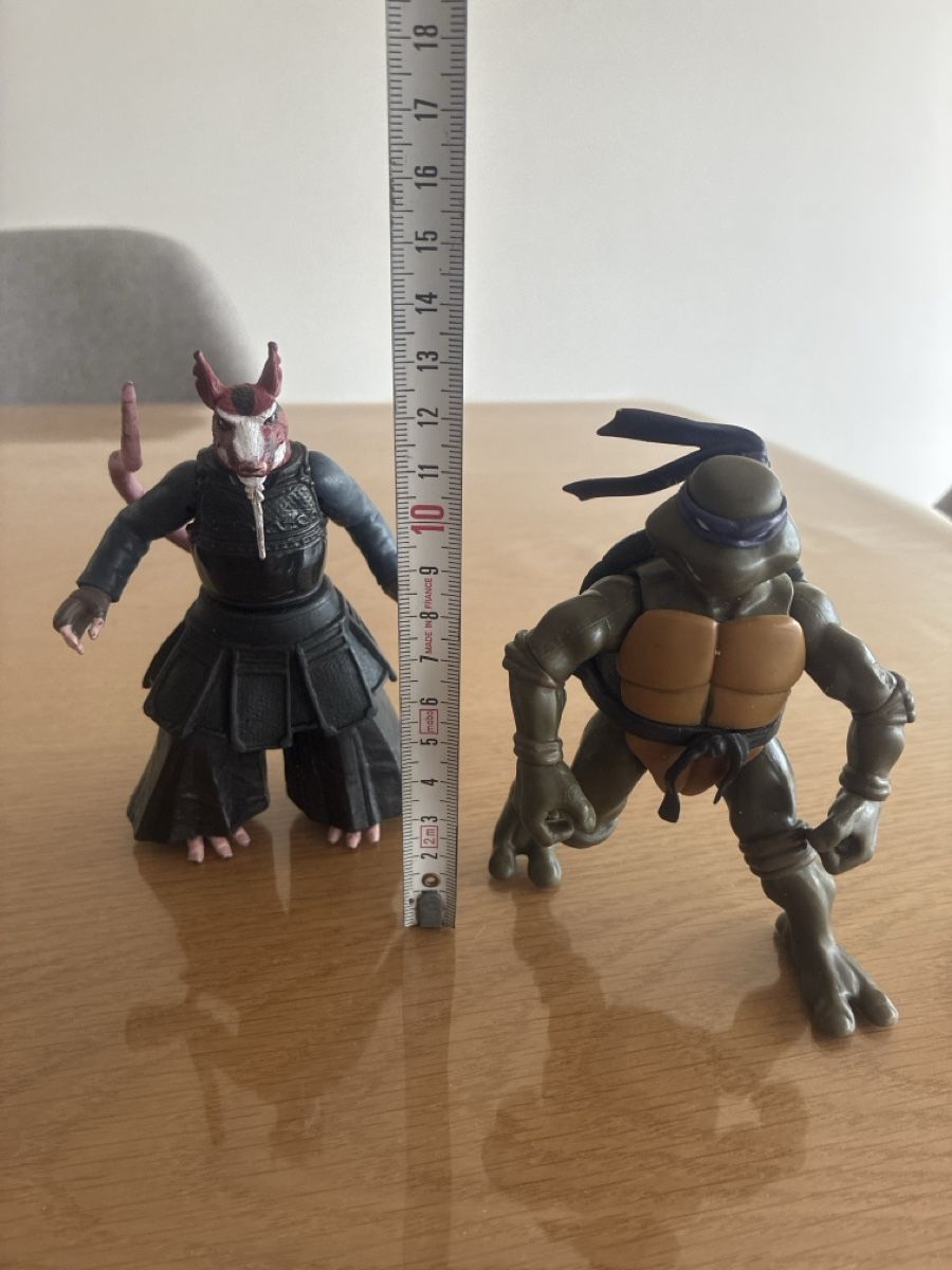 Jouets: Figurines Tortues Ninja Splinter et Donatello – D'occasion à Aigle par Raphael1814