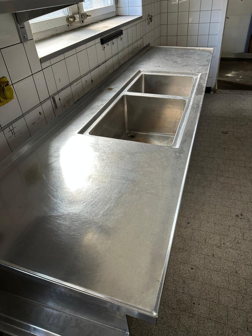 Spülbecken & Waschbecken: Gastro Spühltisch – Gebraucht aus Spreitenbach von Space_X 1