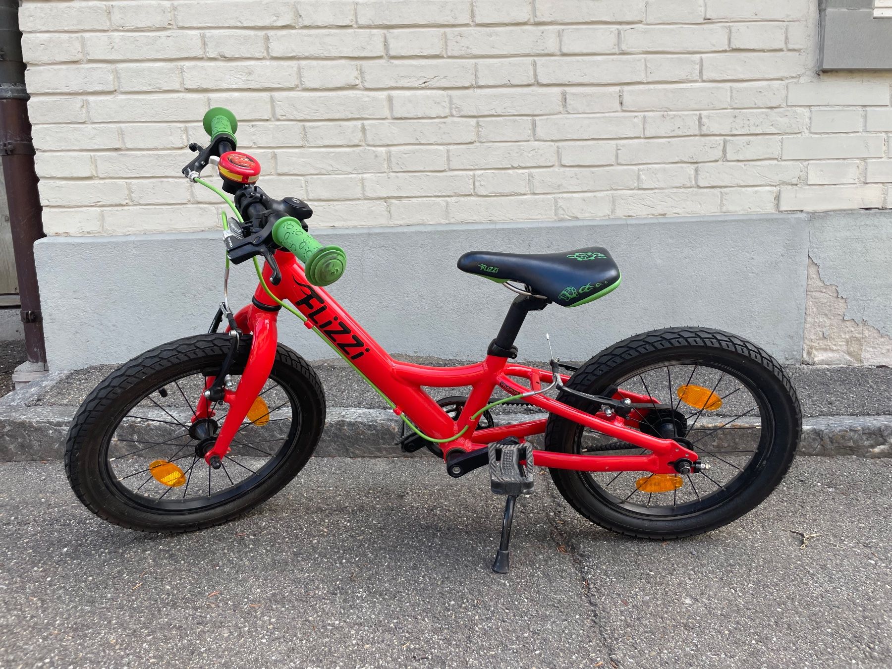 Flizzi Velos: FLIZZI Kinderfahrrad, 16 Zoll, Top Zustand, Rot – Gebraucht aus Winterthur von yan_hc76