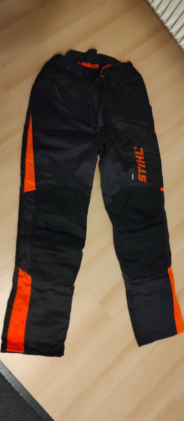 Pantalons: Stihl Schnittschutzhose Damen – Neuf (Voir description) à Grenchen par car_qq2t