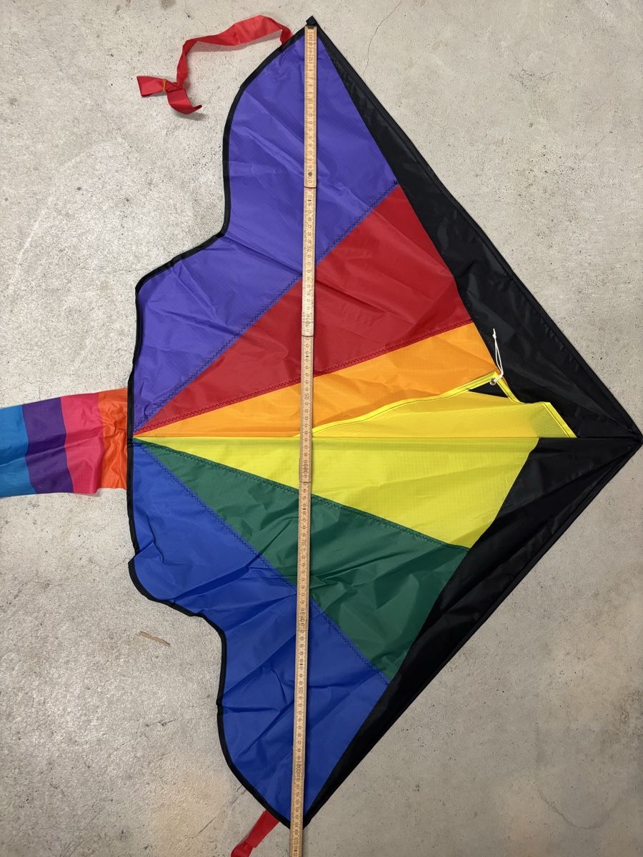 Giocattoli: unbenutzter Drachen Regenbogenfarben mit Schwanz  – Nuovo (secondo la descrizione) da Küttigen venduto da cedione 3