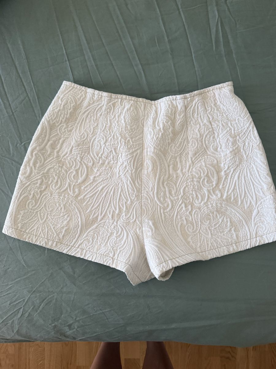 Versace Hosen:  Versace Jeans Couture White Shorts – Gebraucht aus Horgen von Elizhadz 1