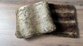 Lot de 2 coussins fausse fourrure 40 x 40 cm