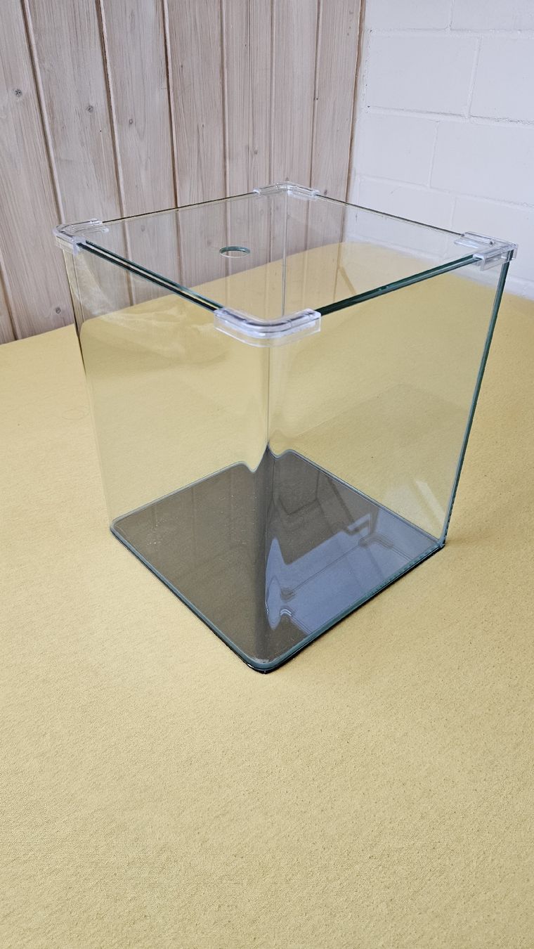 Acquari: Dennerle Nano Cube Aquarium – Usato da Neuenkirch venduto da Trouvaillix