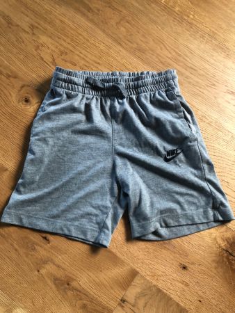 NIKE SHORTS grau 140