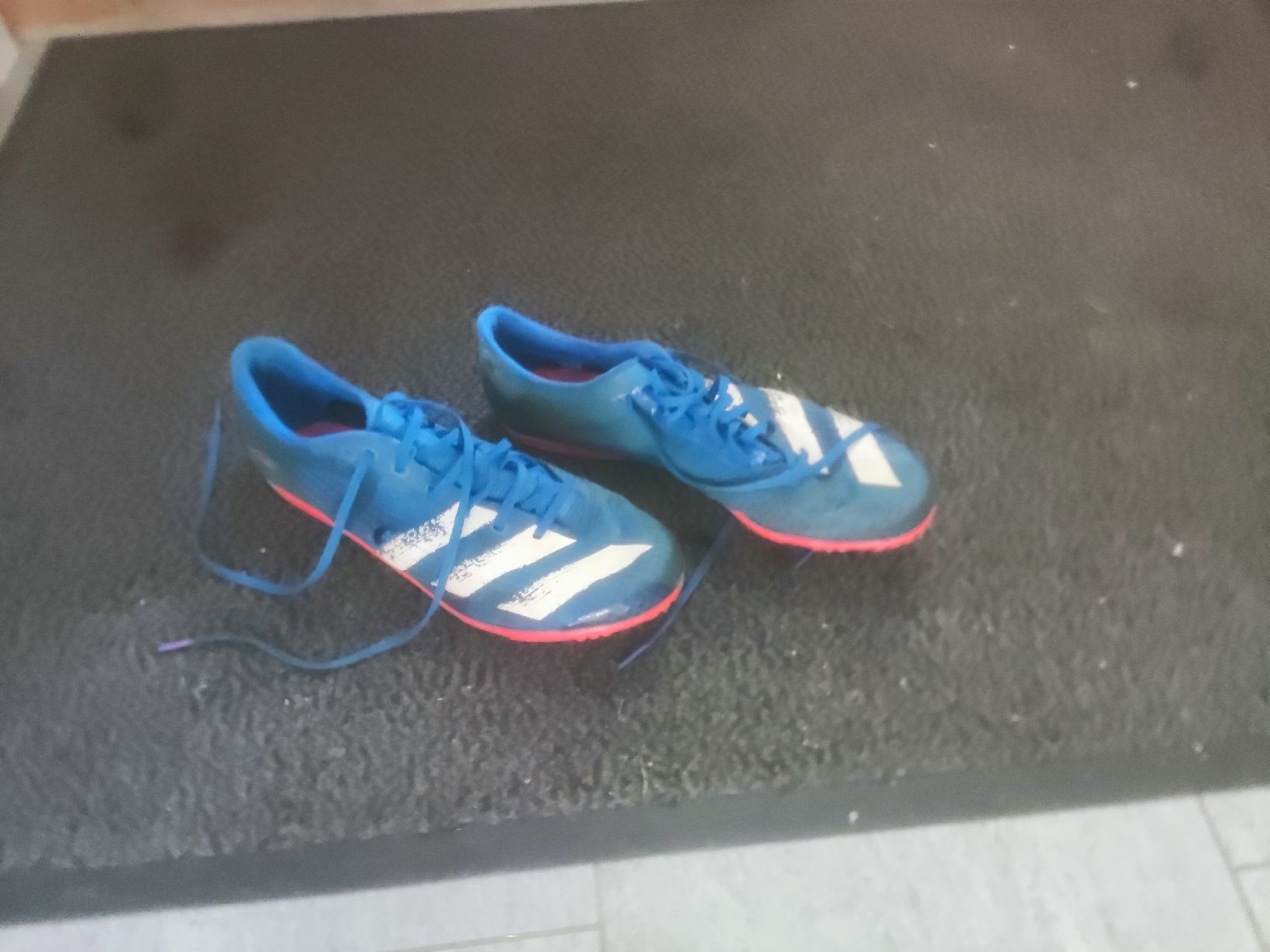 Adidas Schuhe für Jungen: Nagelschuhe  – Gebraucht aus Oberiberg von Guidodett 1