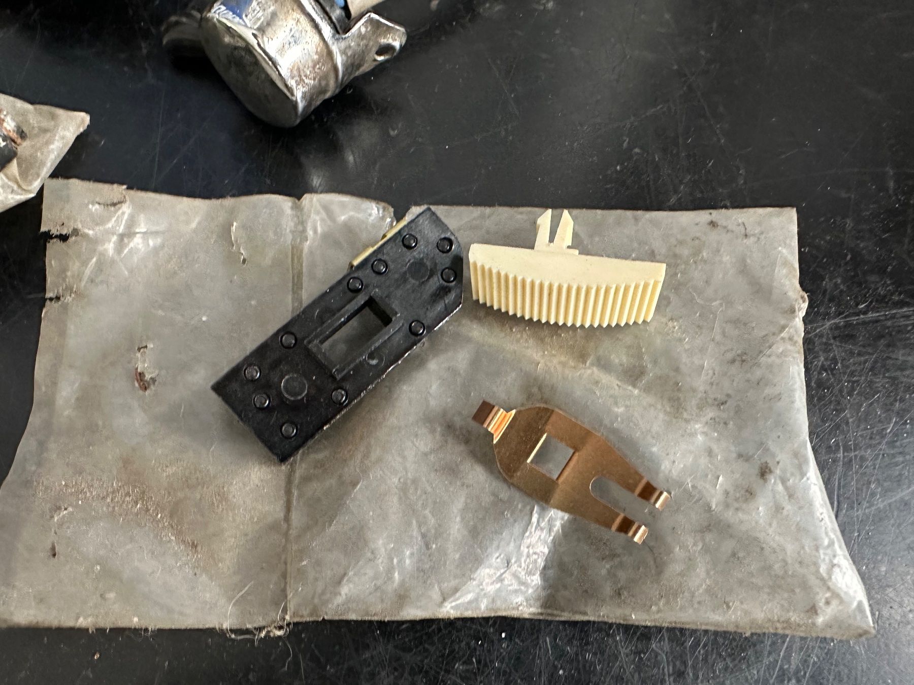 Interruttori: 5x Vintage Schalter / anciens interrupteurs – Usato da Courtételle venduto da claude41 1