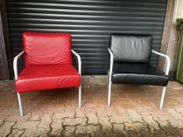2 Sessel Leder rot und schwarz Metallgestell gebraucht