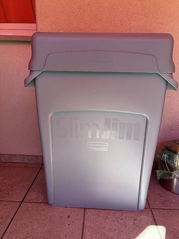 Abfalleimer: Abfalleimer Rubbermaid 60 Litrer – Gebraucht aus Lenzburg von Zuckermus66 1