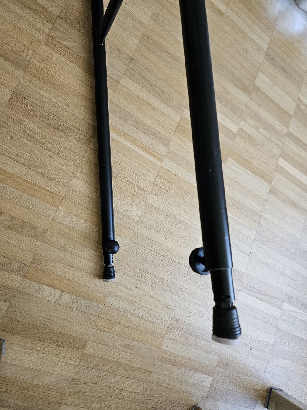 Strumenti musicali: KEYBOARDSTATIV, METALL – Usato da Zürich venduto da Freblu48 5