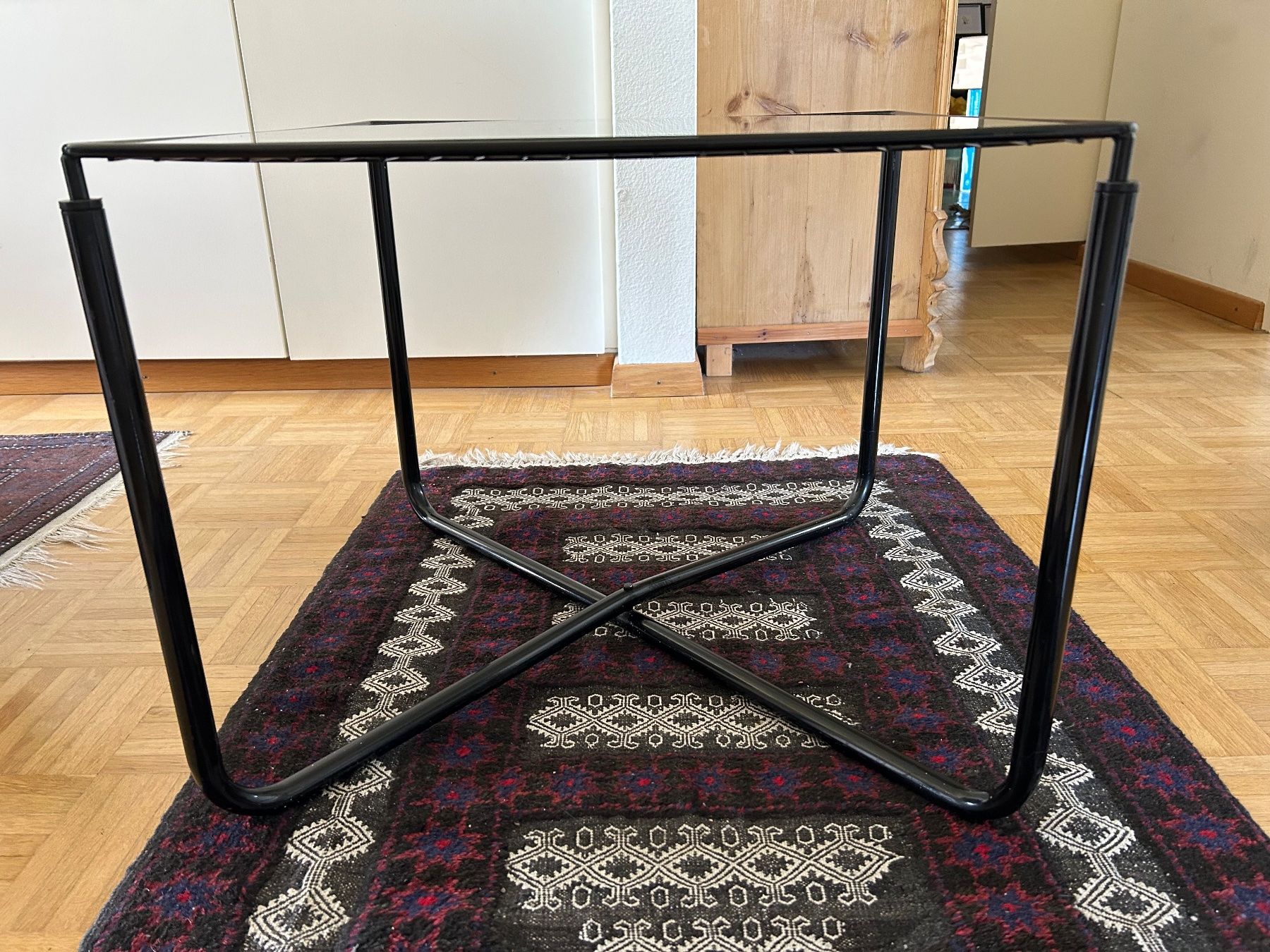 Tavoli: Glas Couchtisch mit Stahlgestell, Schwarz – Usato da Emmen venduto da Carbru 3