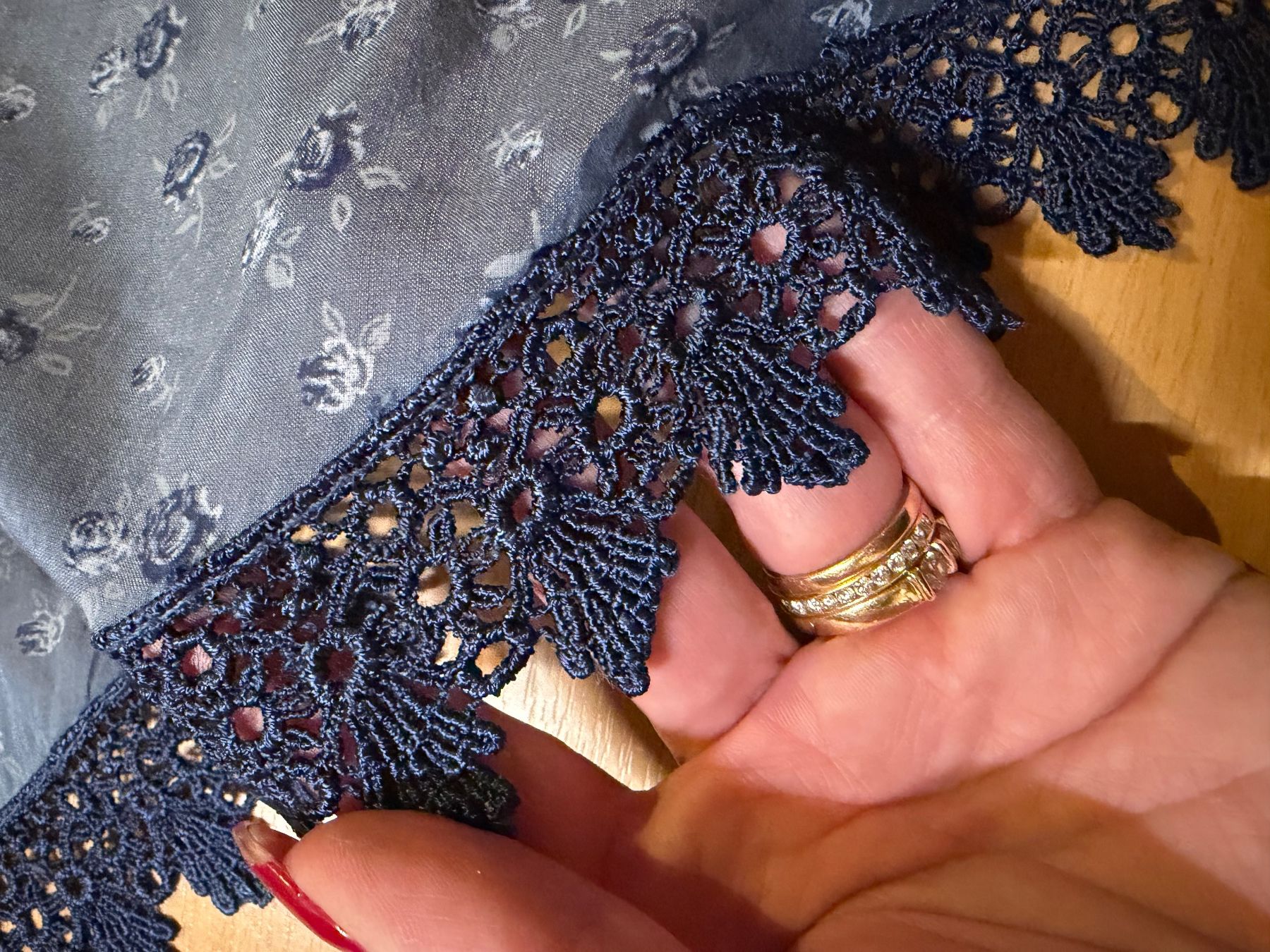 Foulard & Sciarpe: Dreieckstuch – Usato da Grosswangen venduto da shoes.bags.and.co 2