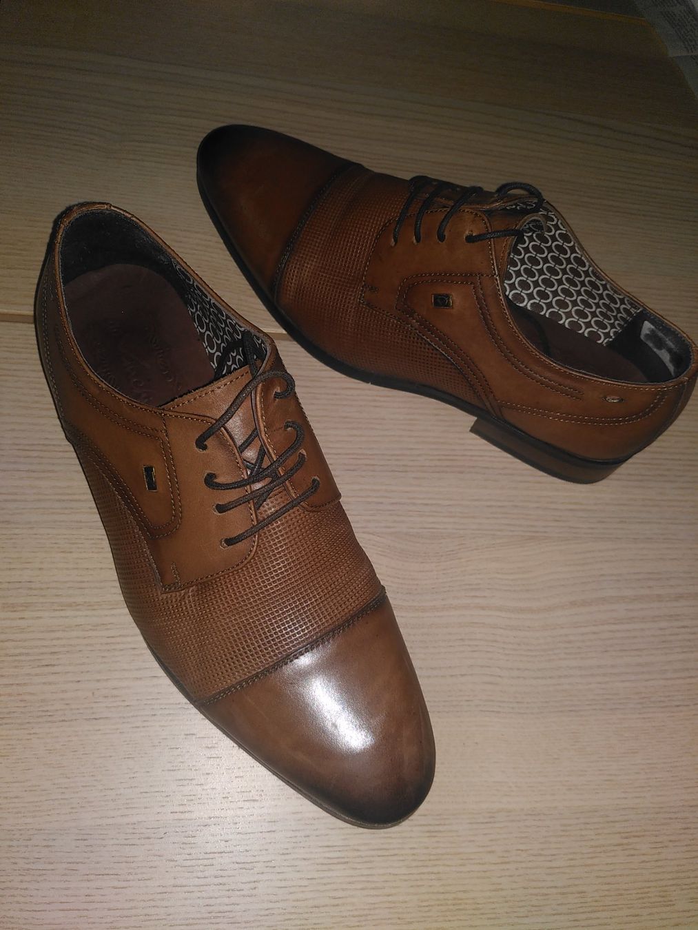 Chaussures hommes: Lederschuhe Mann, Grösse 40 – D'occasion à Basel par emiliano_zapata