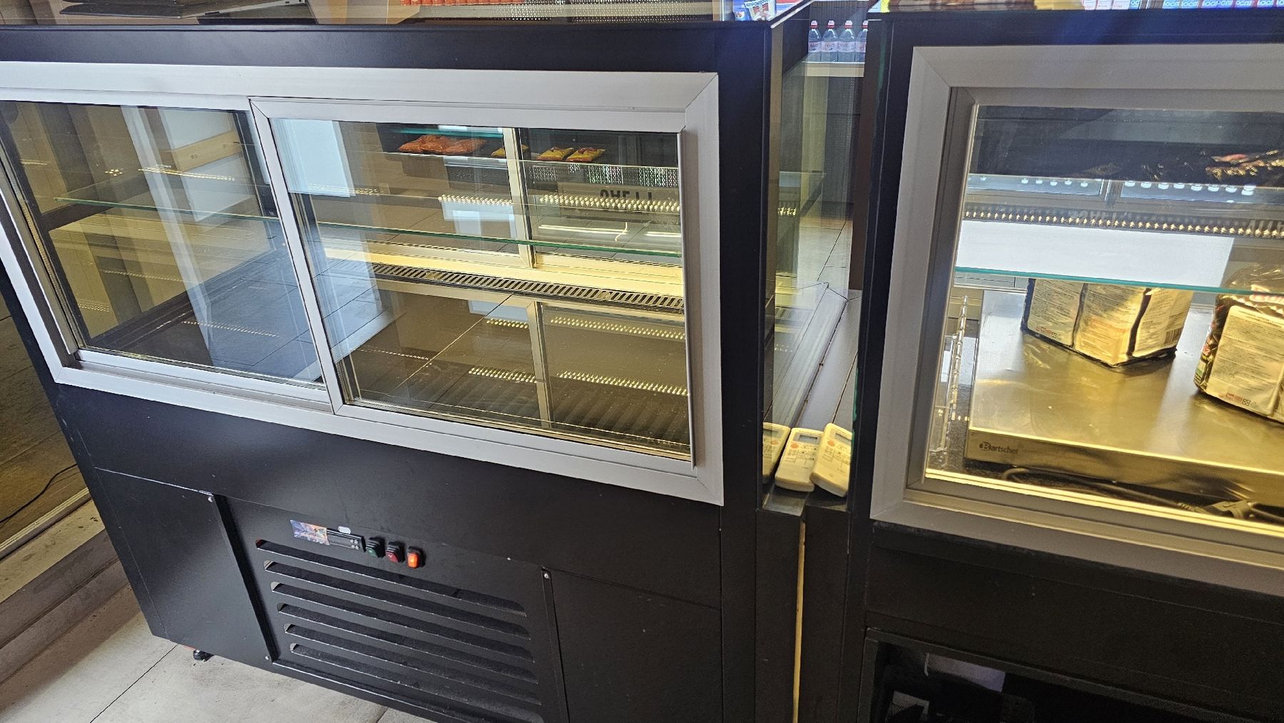 Allestimento di negozi e stand fieristici: Kühltheke und Vitrine – Usato da Dottikon venduto da kuli21 1