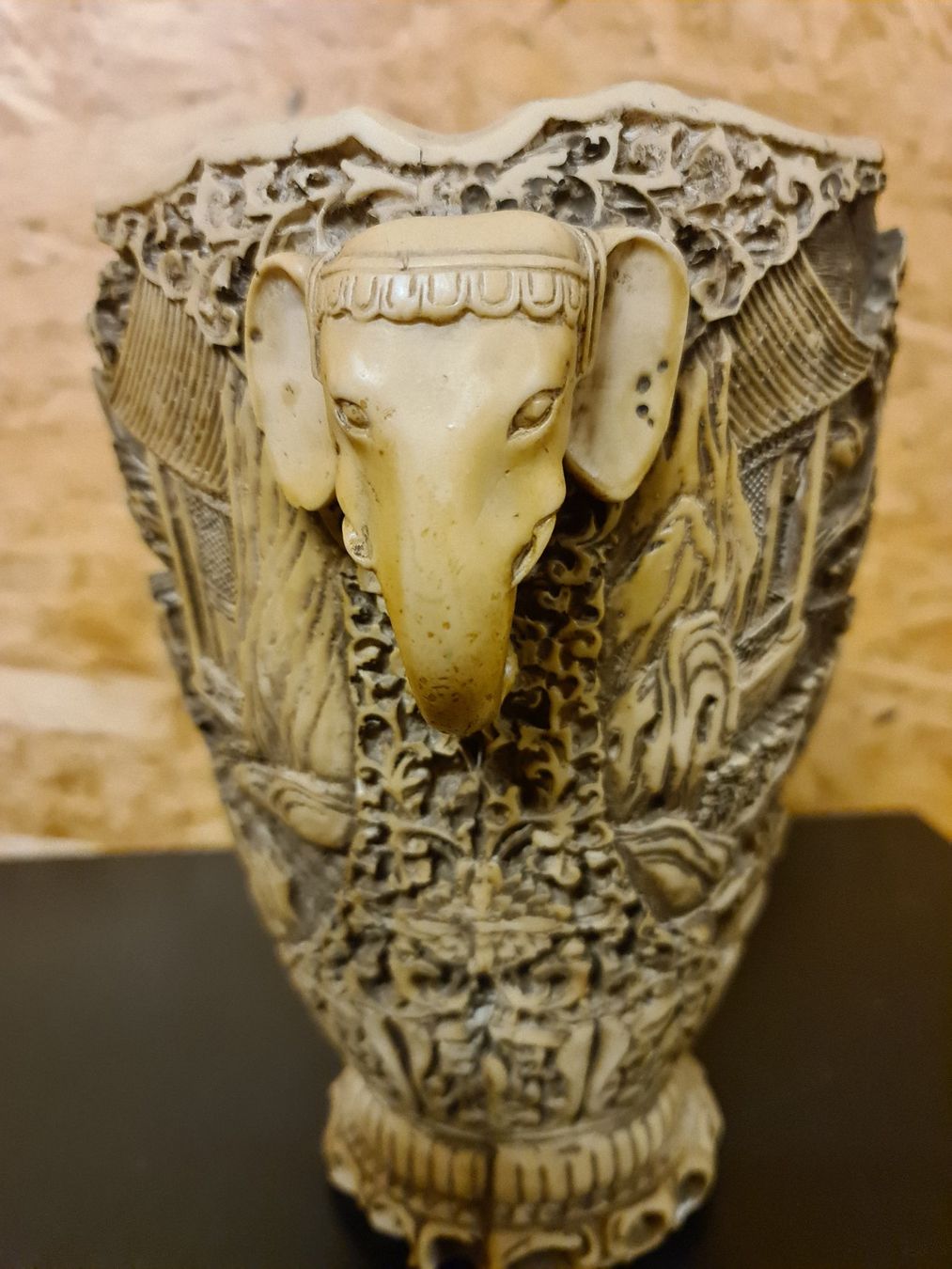 Vasi & Recipienti: Alabaster Vase Geschnitzt – Usato da Ibach venduto da Hfedier 1