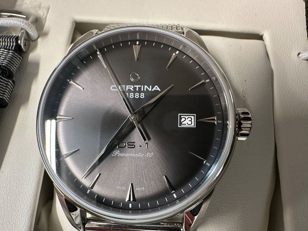 Certina Orologi: Certina DS-1 Powermatic 80 Herrenuhr, neu, mit Garantie – Nuovo e nell'imballaggio originale da Courlevon venduto da Topwatch3000 1