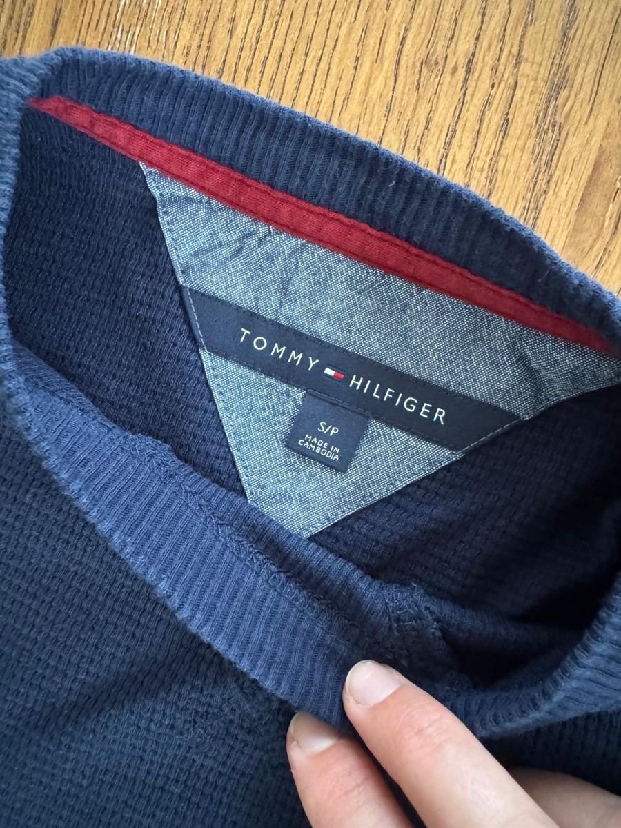 Tommy Hilfiger Maglioni & Felpe: Tommy Hilfiger Pullover Original – Usato da Küssnacht am Rigi venduto da Ebikoner 2