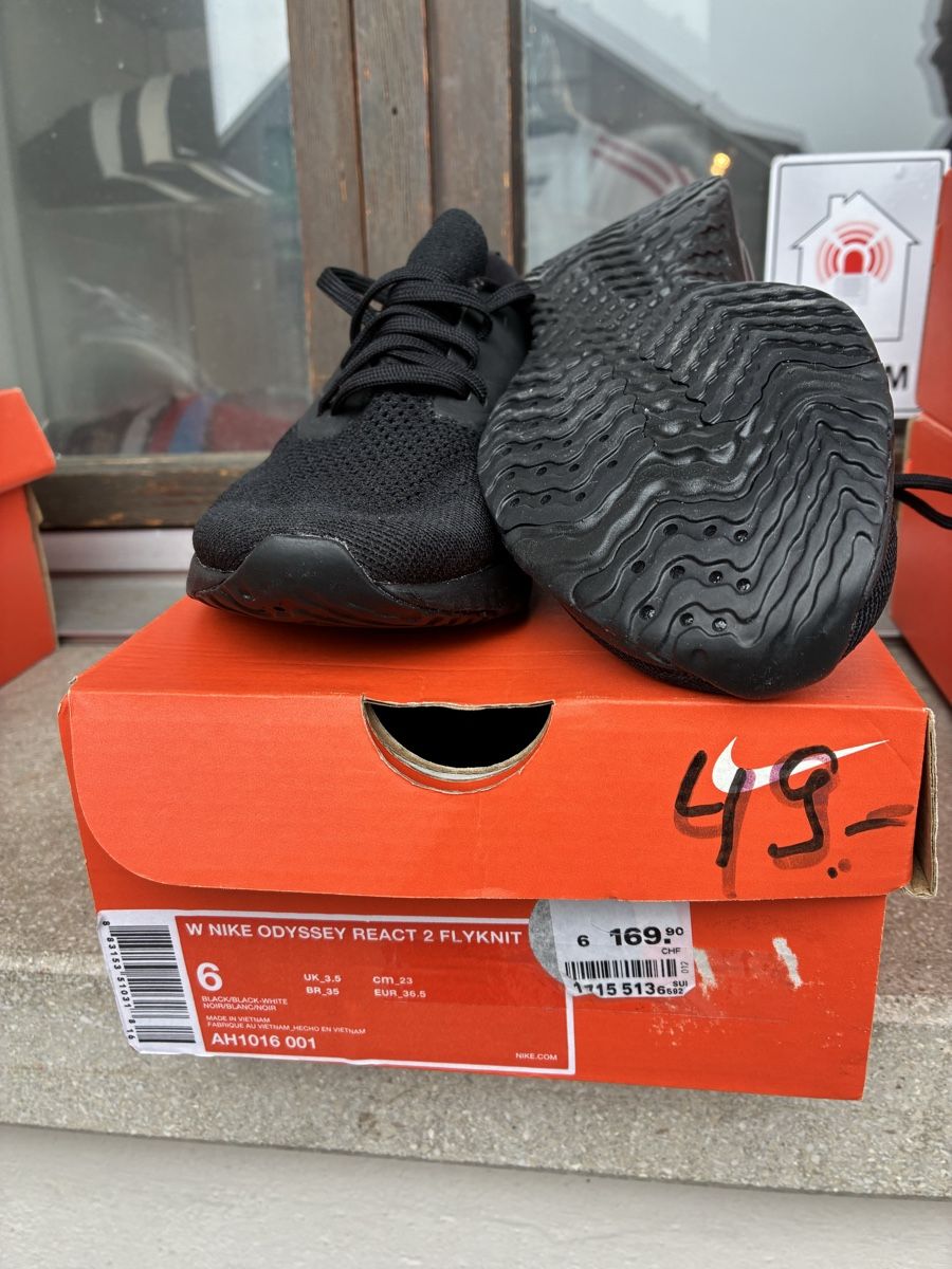 Nike Damenschuhe: Nike Odyssey React 2 Flyknit, schwarz, Gr. 36.5 – Neu und originalverpackt aus Zürich von Msirco