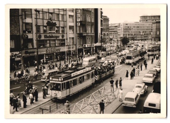 Fotografie & Manifesti: 5 Berlin, Tauentzienstrasse mit Strassen – Usato da Berlin venduto da bartko-reher