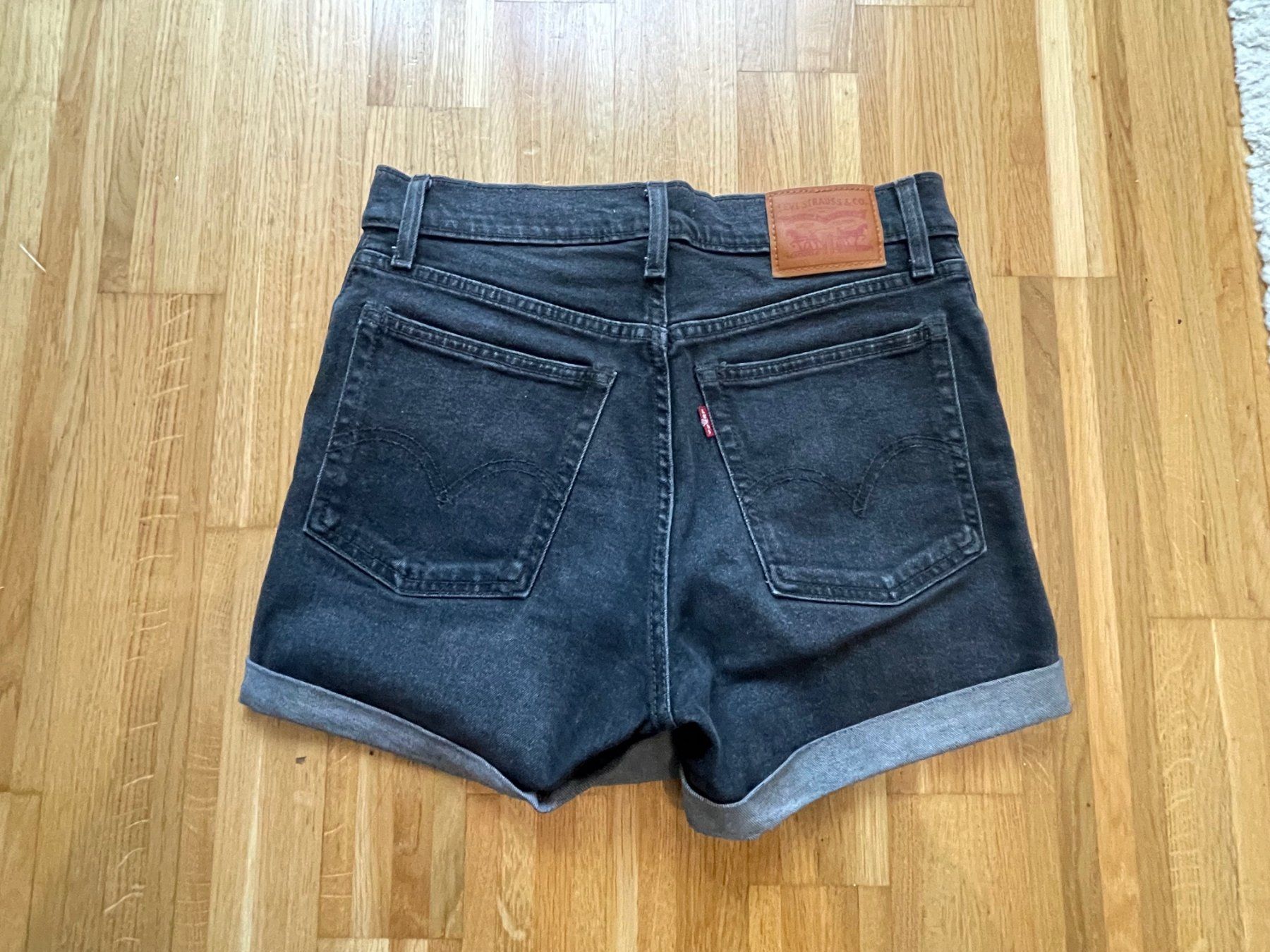 Levi's Jeans: Levis Hose Wedgie short kurz – Usato da Wilen b. Wil venduto da mel_m69h 1