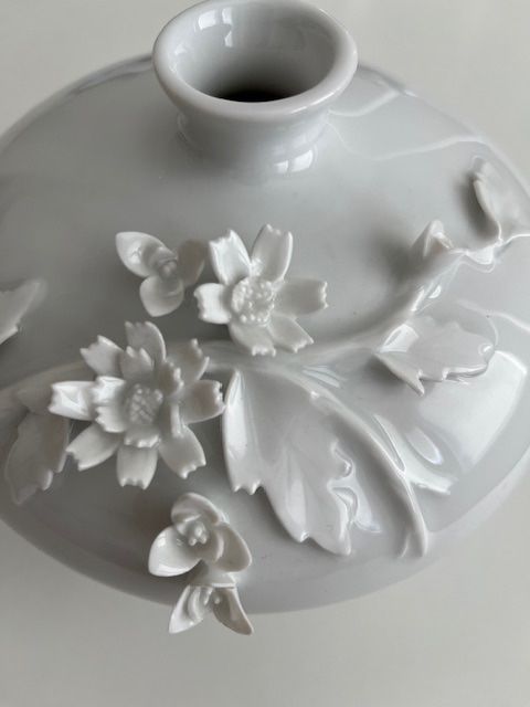Vasen & Gefässe: Weisse Vase mit Blütenzweig – Gebraucht aus Muri b. Bern von Elfe57 1