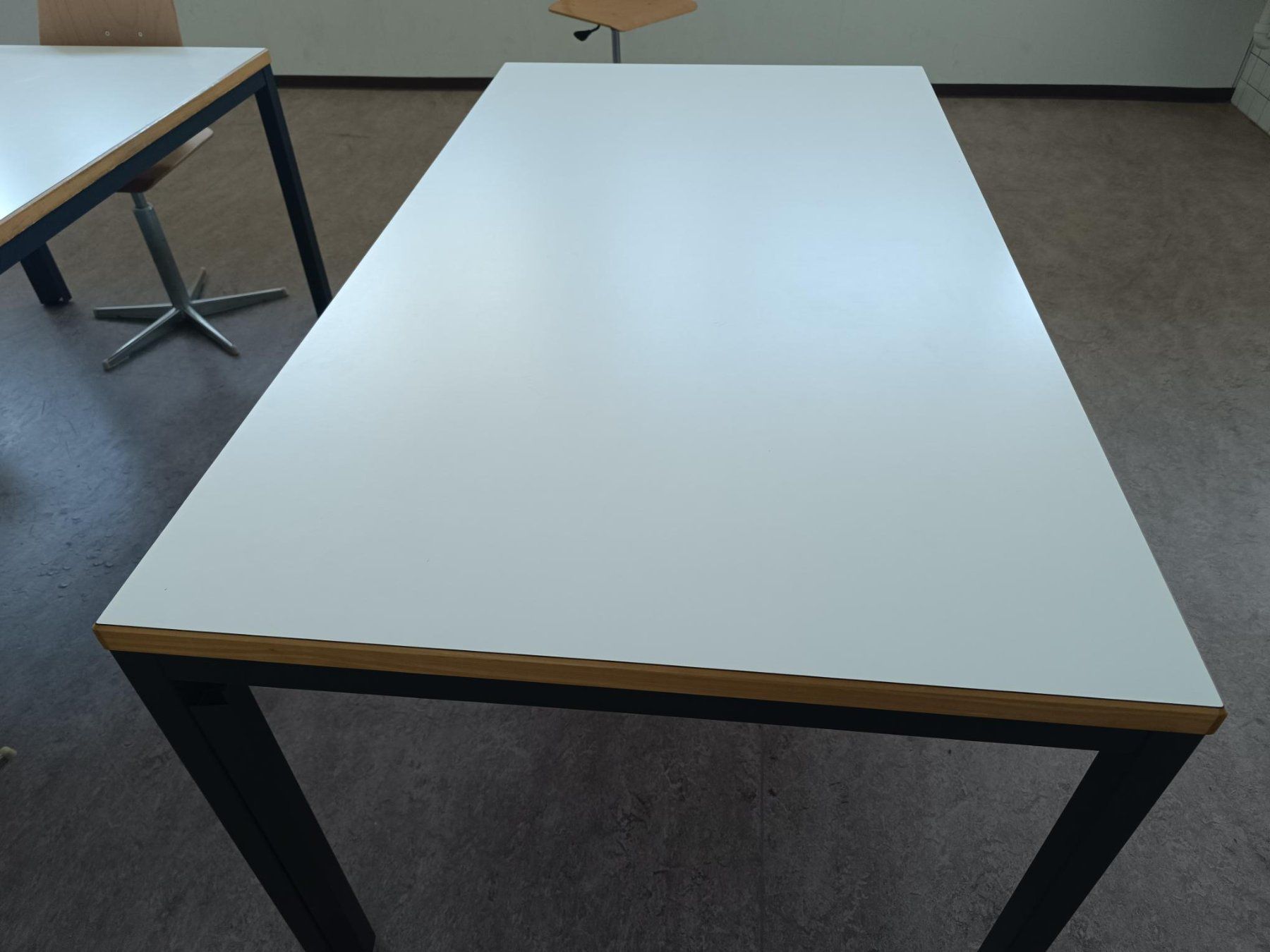 Schreibtische: Robuster Bürotisch zu verkaufen – Gebraucht aus Hohenrain von Mattmue01 1