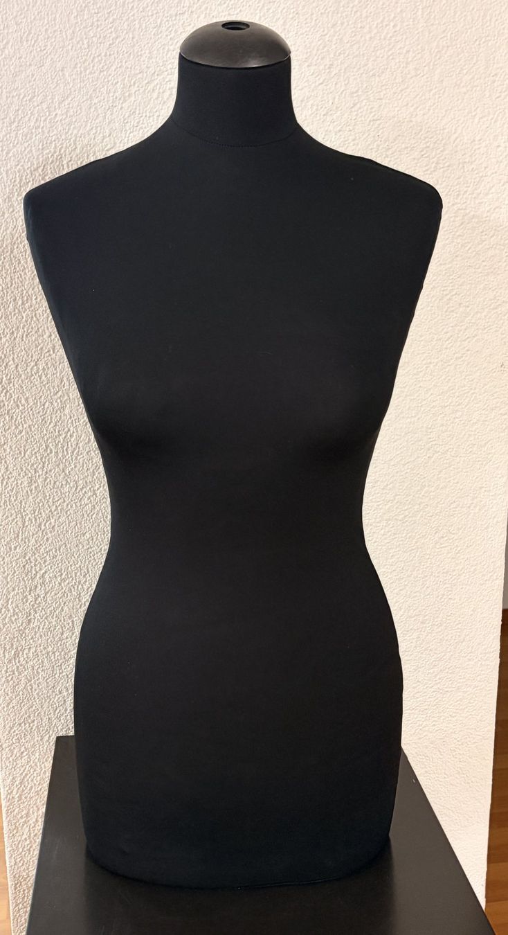 Equipement de magasin & Foires: Schneiderbüste, Torso, Büste – D'occasion à Hochdorf par NANA-Fashion