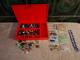 Grosses Konvolut Glasperlen in Sortierbox diverse Farben neu