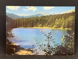 Caumasee. Hintergrund Piz Grisch und Tschingelhörner