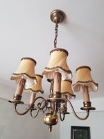 Lustre en métal en bon état.