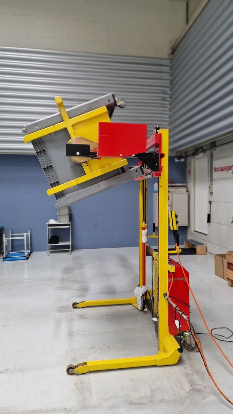Toutes les machines: Hebelift mit Kippfunktion, Hubkipper, Behälterkipper – D'occasion à Rapperswil SG par Nino230 3